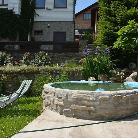 Sadyba Karpatiya Guest house *